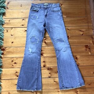 Zara 70s mid rise, bell bottom jean with patches. Used. Good condition. Size 4.